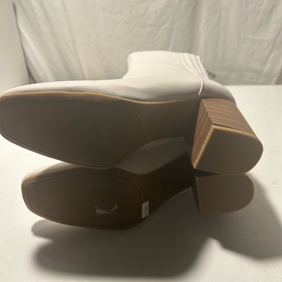 Journee Collection ivory color ankle boots 3 “ block heels, zip up back size 10 - Picture 5 of 7